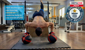 Ο συλλέκτης παγκόσμιων ρεκόρ Γκίνες από το Ηράκλειο χτύπησε για 13η φορά! Πώς κατέρριψε τα όρια της ισορροπίας για το 13ο ρεκόρ! (βίντεο, φωτο)