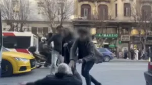 Οδηγός λεωφορείου πιάστηκε στα χέρια με οδηγό ΙΧ – Απολύθηκε από τον ΟΑΣΘ (φώτο)