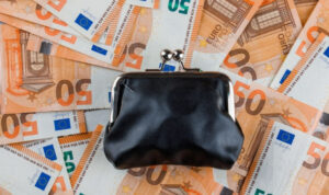 Πάσχα 2026: Τι αποφάσισε το Υπουργείο Οικονομικών για το έκτακτο επίδομα