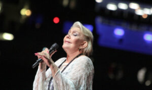 «Έφυγε» η σπουδαία τραγουδίστρια Μαρινέλλα σε ηλικία 87 ετών