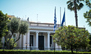 Το κρυφό γκάλοπ του Μαξίμου, οι «χαμένοι» του ’23 και το ρίσκο της κάλπης