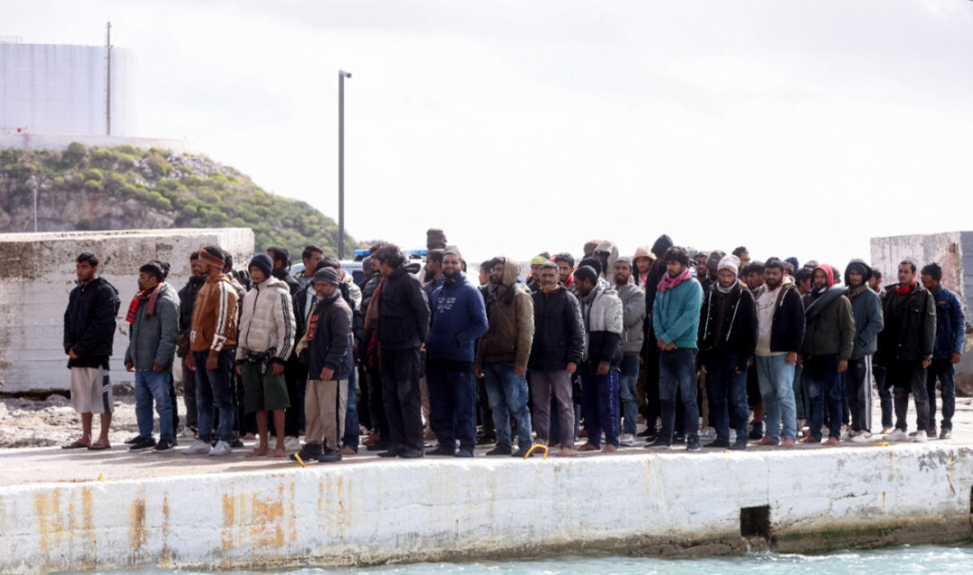 ΜΕΤΑΝΑΣΤΕΣ ΚΡΗΤΗ