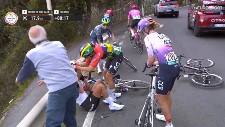 Τρομακτικό ατύχημα σε ποδηλατικό αγώνα – Στο νοσοκομείο αθλήτρια μετά από σφοδρή σύγκρουση (βίντεο)