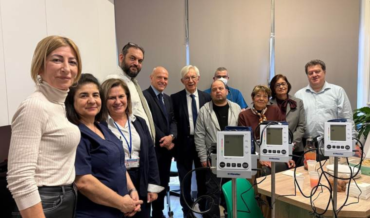 MINOAN LINES: Δώρισε τέσσερα ψηφιακά τροχήλατα πιεσόμετρα στον Σύλλογο Νεφροπαθών Μεταμοσχευμένων εκ Νεφρού Περιφέρειας Ηρακλείου «Αναγεννιέμαι»