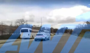 Οδηγός μπήκε ανάποδα στην παραλιακή και σκόρπισε τον τρόμο – Δείτε το βίντεο