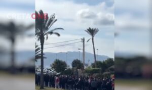 Ηράκλειο: Oι φίλαθλοι του Ολυμπιακού κατευθύνονται αυτή την ώρα προς το Παγκρήτιο Στάδιο (βίντεο)