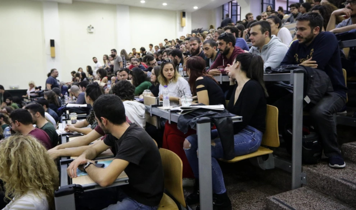 Υπουργείο Παιδείας: Ισότιμα πανεπιστημιακά πτυχία για 400 χιλιάδες απόφοιτους των ΤΕΙ