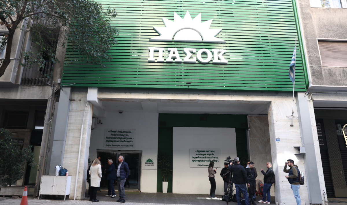 Προσπάθεια αποκλιμάκωσης στο ΠΑΣΟΚ μετά την διαγραφή του Οδυσσέα Κωνσταντινόπουλου