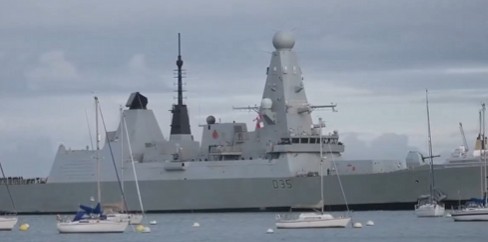 Αναχώρησε για την Κύπρο το βρετανικό πολεμικό πλοίο HMS Dragon (φώτο)