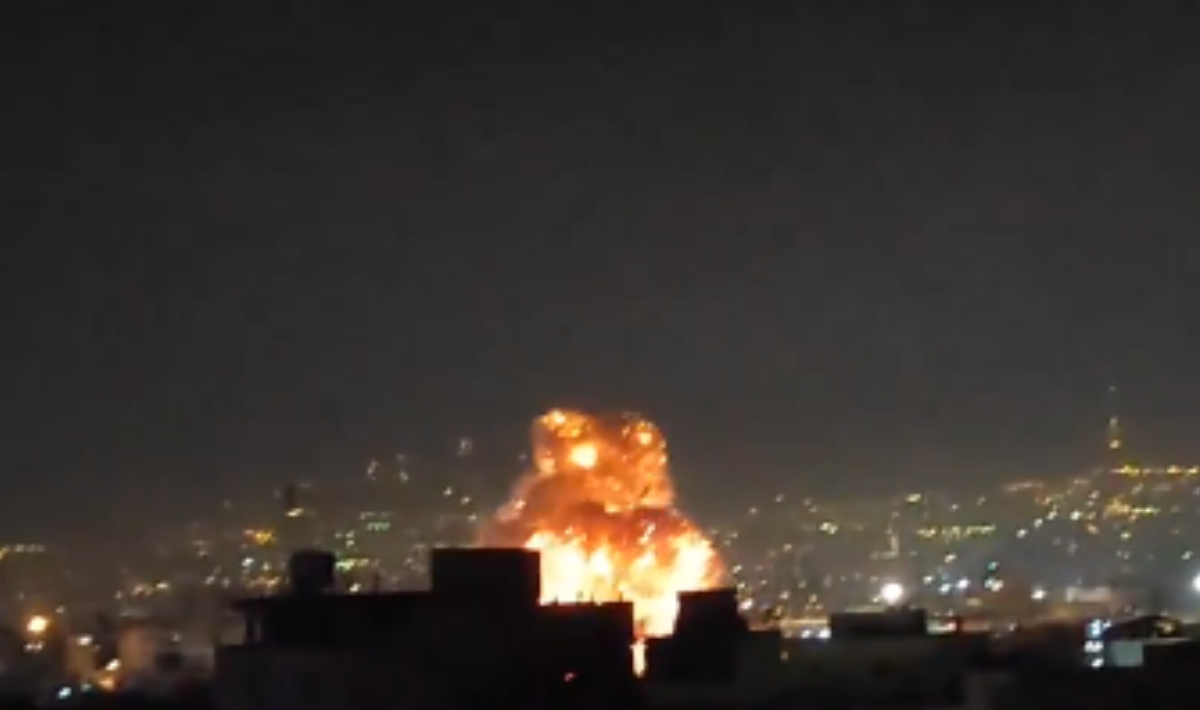 Πύρινη κόλαση στην Τεχεράνη: Σκληρές μάχες ισραηλινών στον Λίβανο με Χεζμπολάχ (βίντεο)