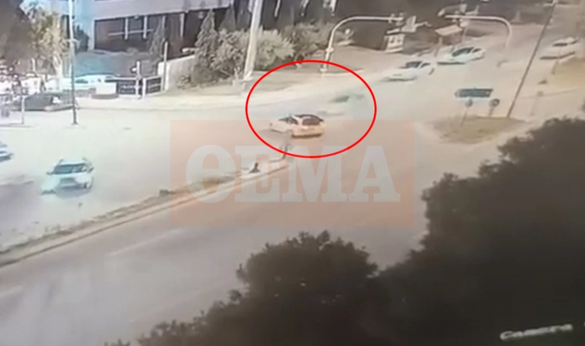 Τροχαίο δυστύχημα στη Βούλα: Αυτοκίνητο χτυπά με ιλιγγιώδη ταχύτητα το ταξί της 58χρονης (βίντεο)