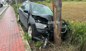 Άργος: έχασε τον έλεγχο και «καρφώθηκε» σε κολώνα της ΔΕΗ (φωτογραφίες)