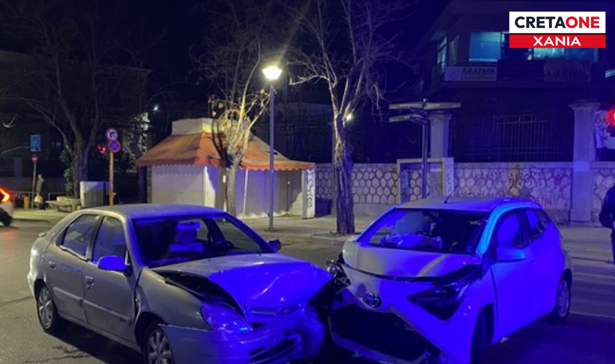 Τροχαίο ατύχημα στο κέντρο των Χανίων – Συγκρούστηκαν δύο αυτοκίνητα (φώτο)