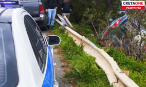 Σοβαρό τροχαίο στο Ρέθυμνο: Από θαύμα σώθηκε οδηγός στον ΒΟΑΚ – Στο χείλος του γκρεμού το αυτοκίνητό του (φώτο)