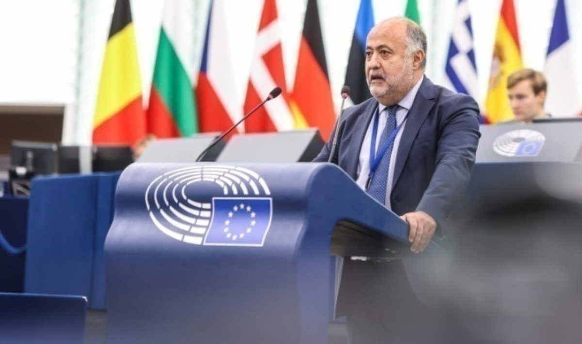 Τσιόδρας: «Διευκόλυνση της πρόσβασης των μικρομεσαίων επιχειρήσεων στα προγράμματα ψηφιακού μετασχηματισμού»