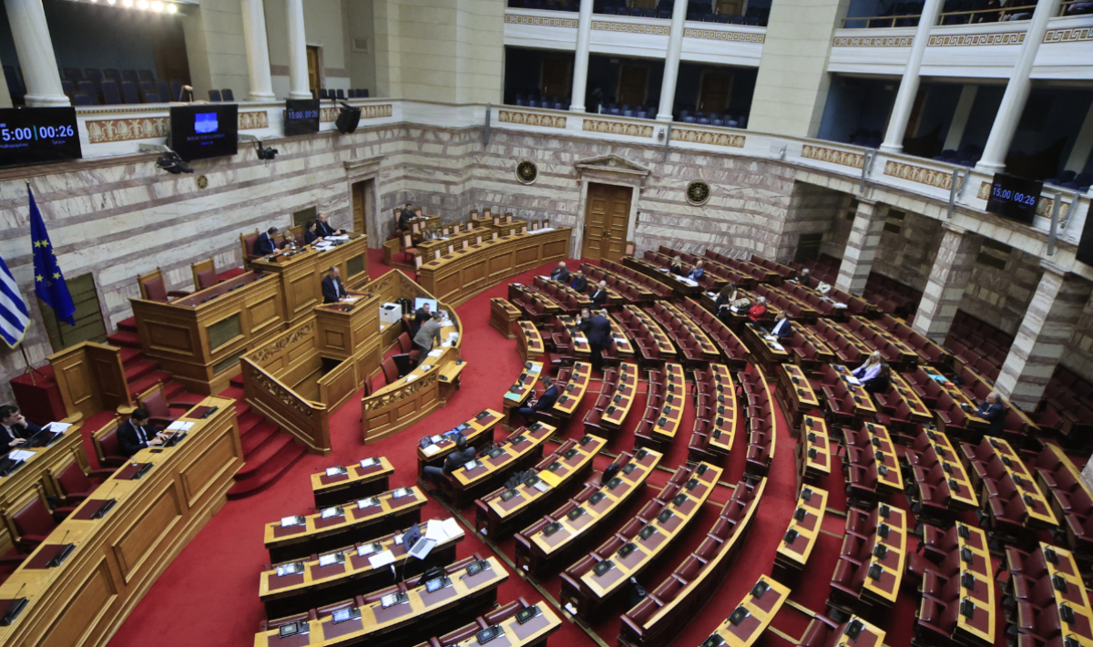 Πολιτική αντιπαράθεση στη Βουλή με φόντο την δίκη των Τεμπών