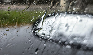 Καιρός σήμερα Μεγάλη Δευτέρα: Ανατροπή με βροχές στην Κρήτη και ισχυρούς ανέμους