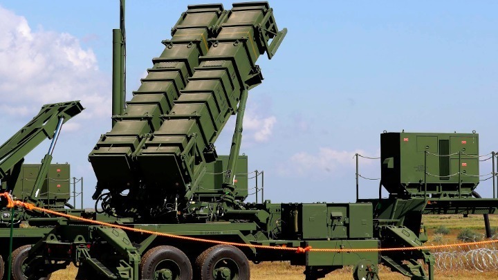 Ανατολική Μεσόγειος σε συναγερμό: Patriot στην Κάρπαθο, Δένδιας με F-16 στην Κύπρο, φρεγάτες Κίμων και Ψαρά εν πλώ