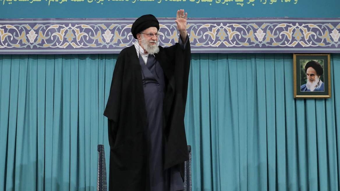 Συγκλονίζει παρουσιάστρια στο Ιράν για τον Χαμενεΐ: «Θα γιορτάσουν οι διάβολοι, αλλά η εκδίκηση έρχεται»