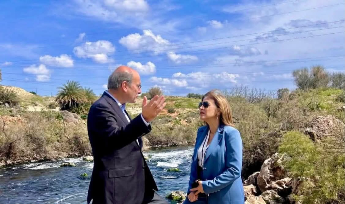 Σε Αλμυρό και Δαμάστα ο Κωστής Χατζηδάκης μαζί με την Μαρία Κοζυράκη (φωτο)