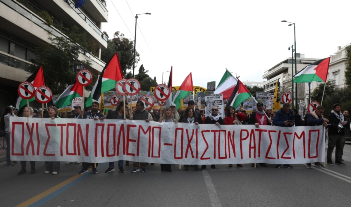 Πορεία προς την πρεσβεία των ΗΠΑ με αντιπολεμικά συνθήματα και αιτήματα απεμπλοκής