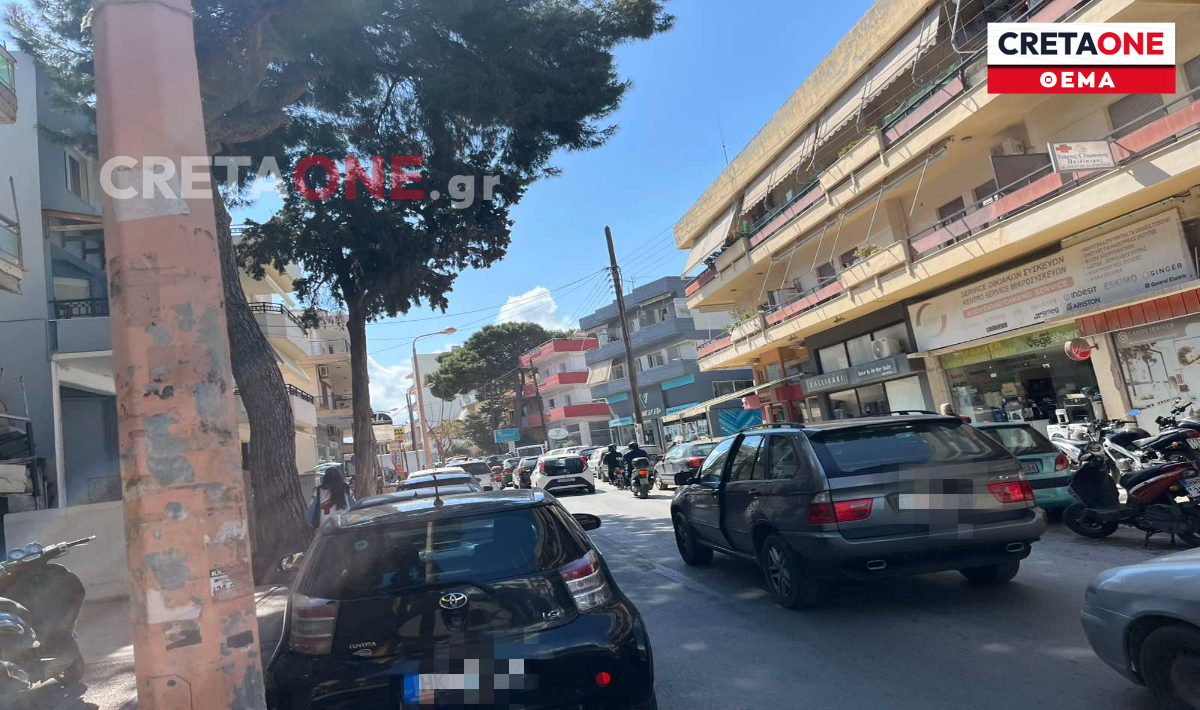 Απίστευτο περιστατικό στο Ηράκλειο: «Γαϊδουρίστας» οδηγός έκλεισε τον δρόμο και προκάλεσε τεράστιο μποτιλιάρισμα (φωτογραφίες)