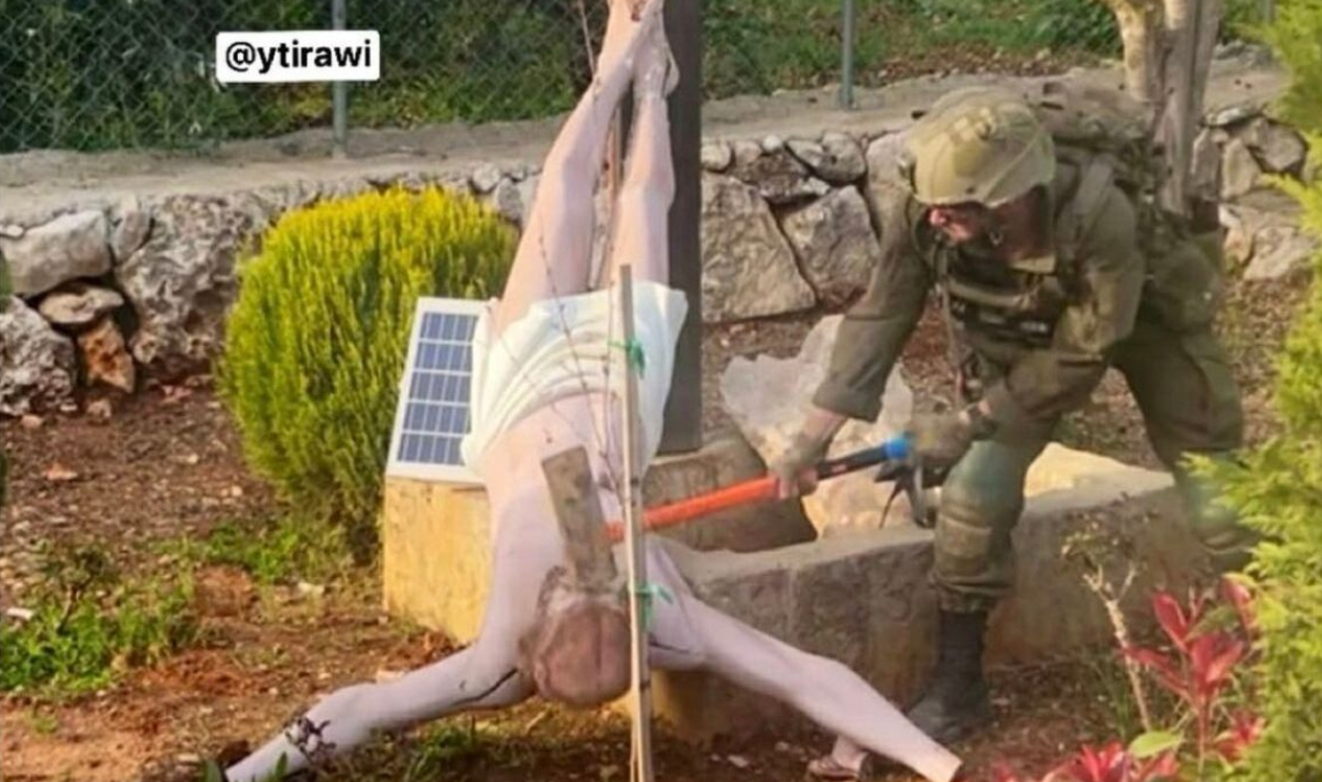 Ισραηλινός στρατιώτης βεβηλώνει άγαλμα του Χριστού στον Λίβανο – Φωτογραφία