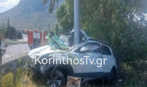 Φρικτό τροχαίο στην εθνική οδό Κορίνθου-Τριπόλεως: Αυτοκίνητο καρφώθηκε σε κολώνα φωτισμού – Δείτε φωτογραφία