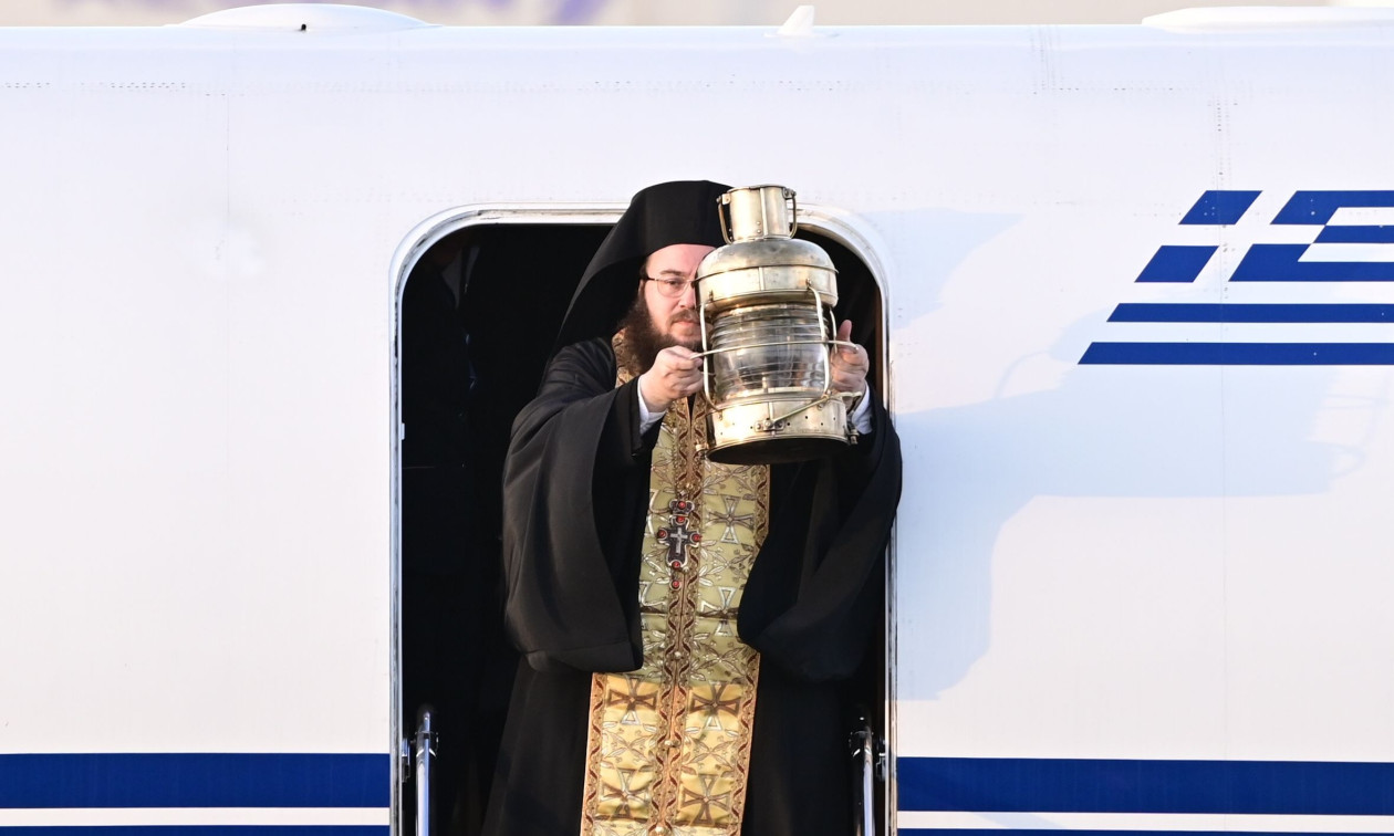 Άγιο Φως: Πώς θα γίνει η αφή και η μεταφορά στην Ελλάδα – Με βραχιολάκι 2.750 άτομα στην τελετή