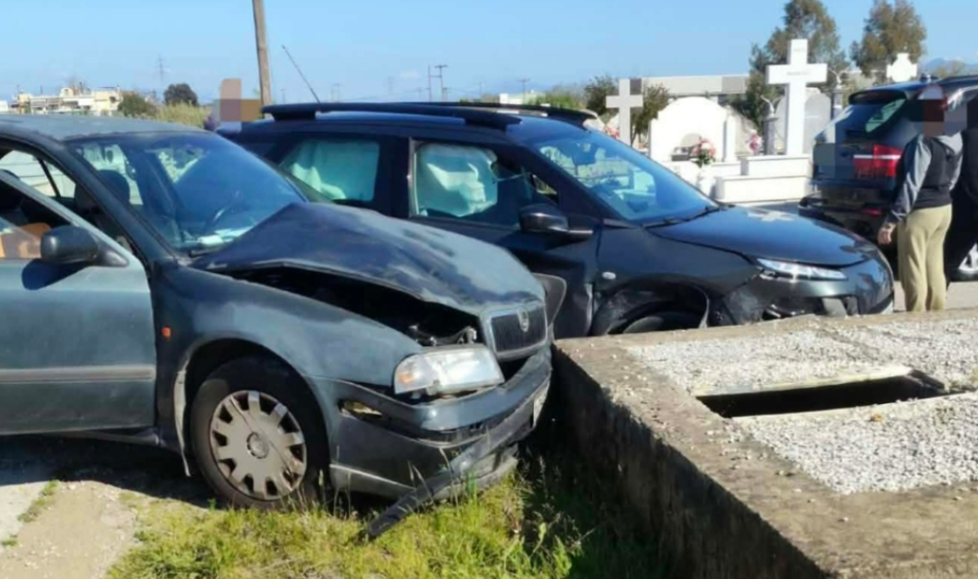 Απίστευτο τροχαίο: Αυτοκίνητα συγκρούστηκαν μέσα σε νεκροταφείο