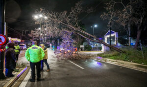 Κακοκαιρία «Erminio»: Ένας άνθρωπος έχασε τη ζωή του στη Νέα Μάκρη – Εκτεταμένα προβλήματα στην Αττική