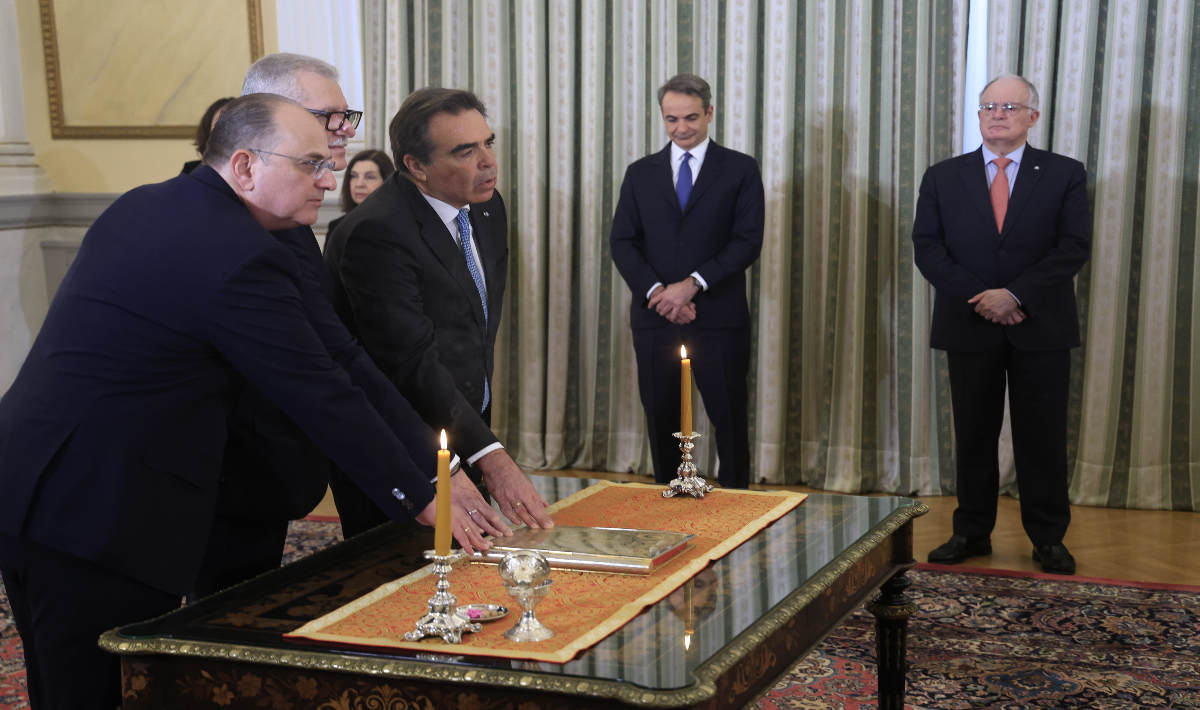 Ορκίστηκαν τα νέα μέλη της κυβέρνησης Σχοινάς, Τουρνάς και Λαζαρίδης