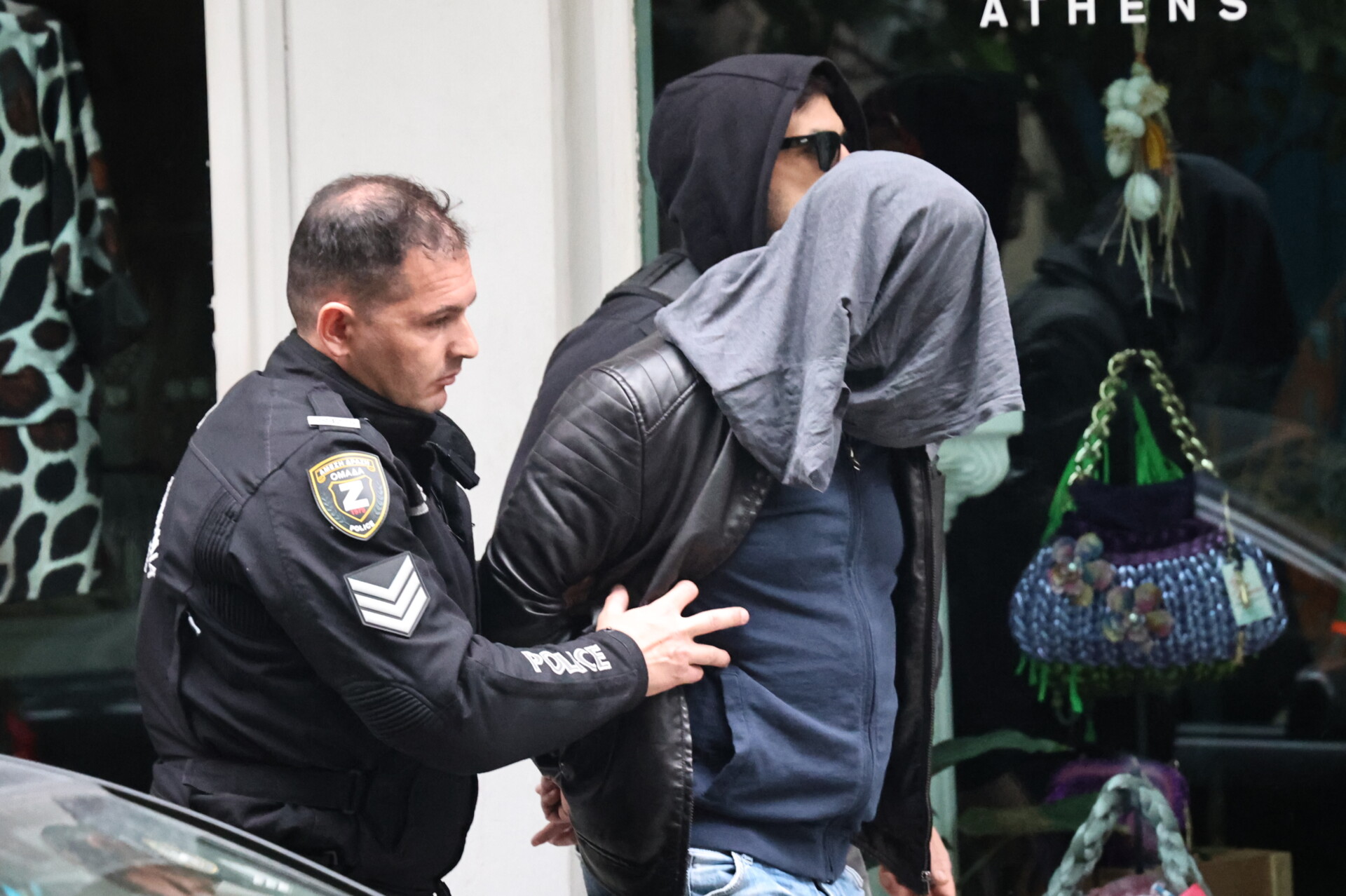 Τα σενάρια για το θρίλερ με τη νεκρή γυναίκα στο κέντρο της Αθήνας