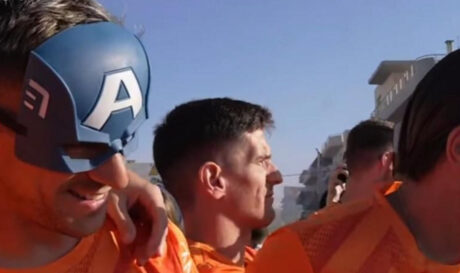 Ο... Captain America Βασίλης Λαμπρόπουλος!