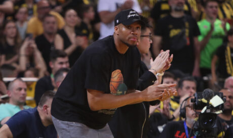 Αντετοκούνμπο Πολιτικά