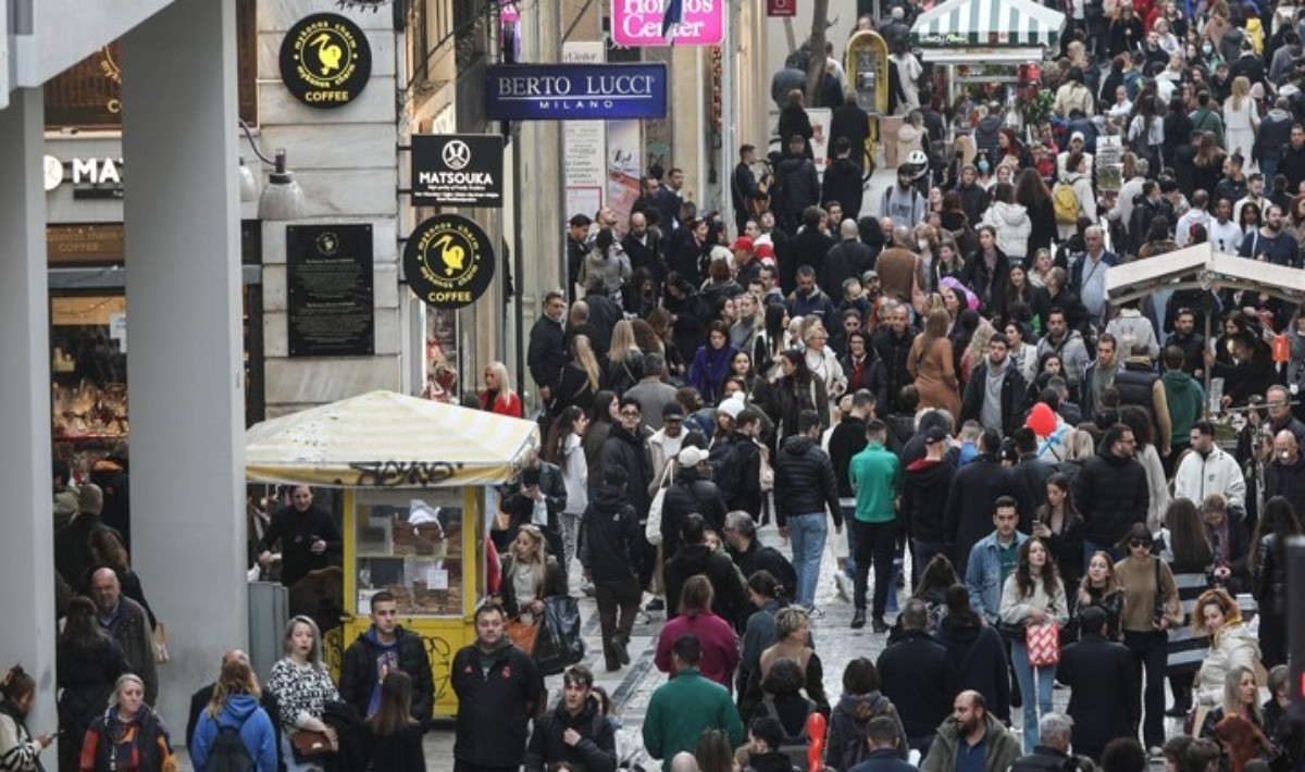 Σε υψηλό 17ετίας το διαθέσιμο εισόδημα των νοικοκυριών το 2025