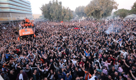 Κόσμος ΟΦΗ πλατεία