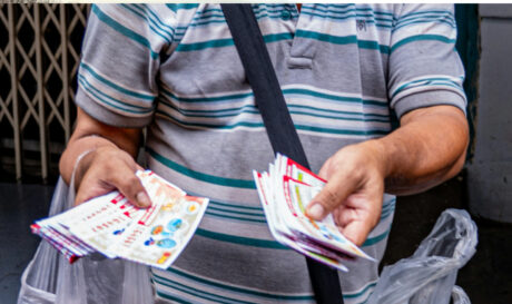 Λαχειοπώλης Ξένος