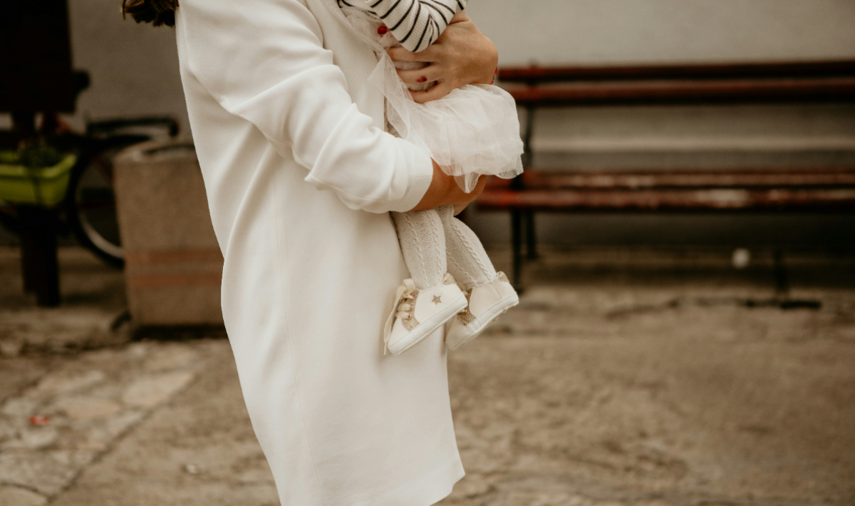 24/4 ανοίγει το πρόγραμμα «νταντάδες της γειτονιάς» (βίντεο)