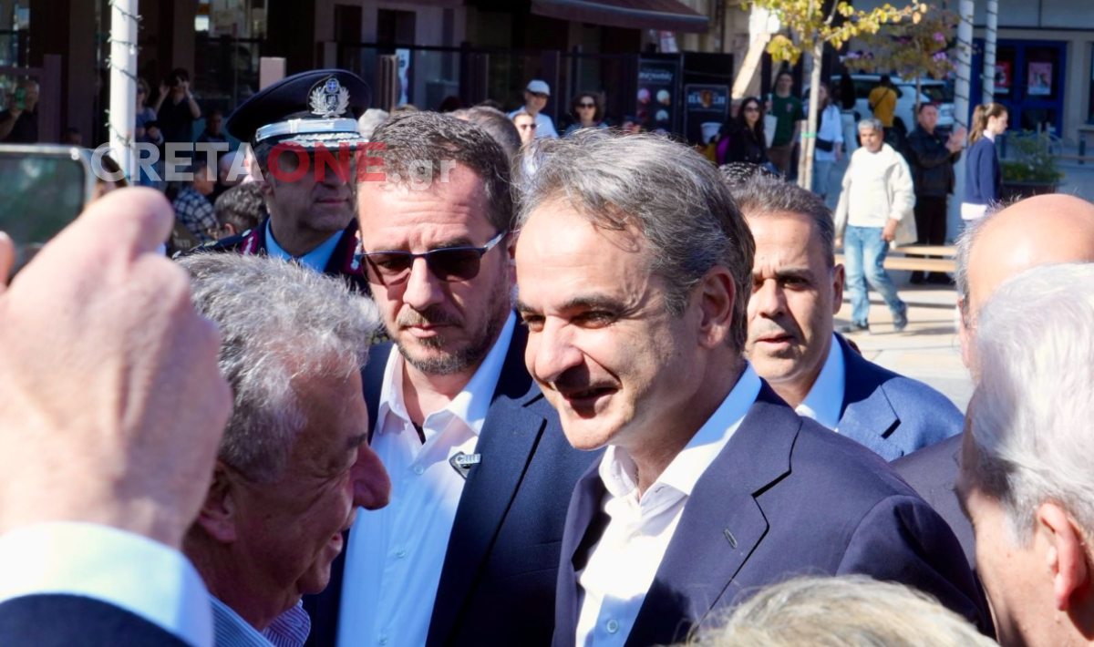 Μητσοτάκης πλατεία2