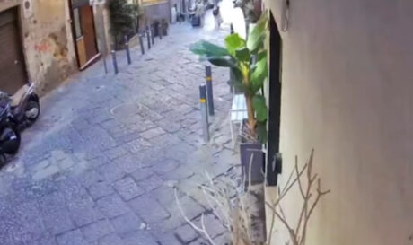 Ιταλία: Ανήλικος σκότωσε τουρίστρια πετώντας άγαλμα από μπαλκόνι! (βίντεο)