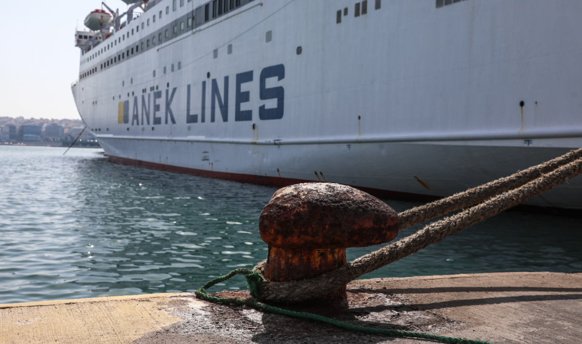 Ο καιρός «μπλόκαρε» τα δρομολόγια των πλοίων από την Κρήτη για τη Μήλο – Δεν μπόρεσαν να δέσουν στο λιμάνι