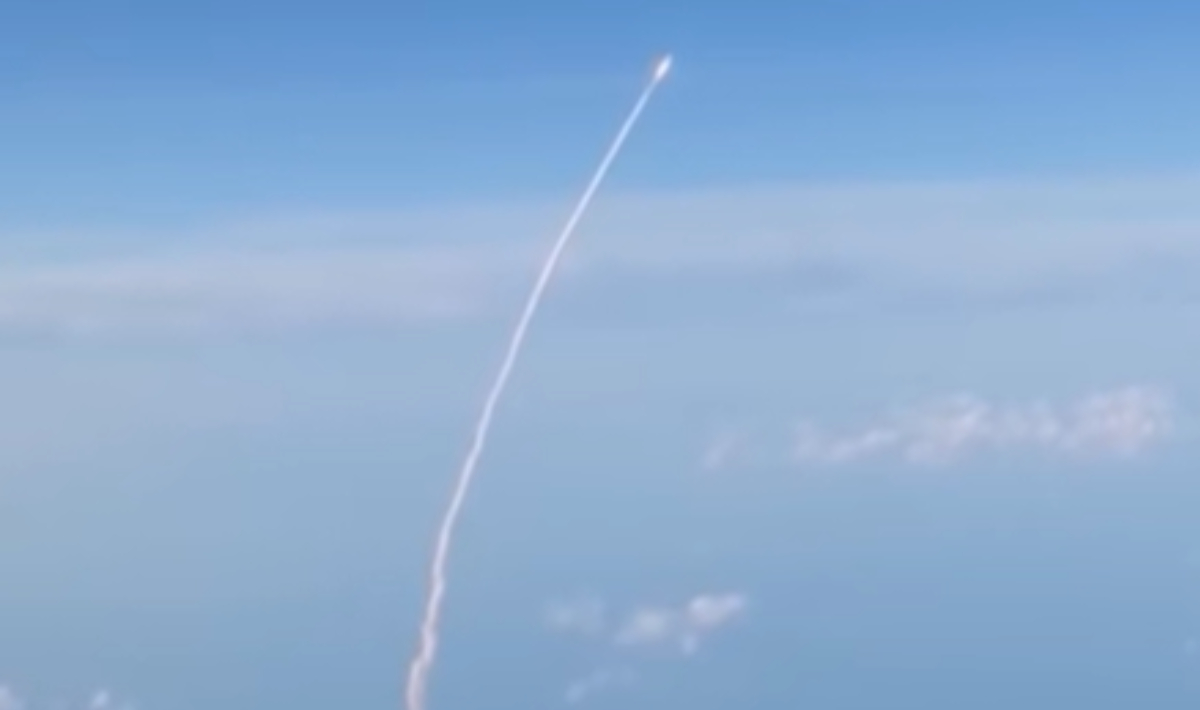 Artemis ΙΙ: Επιβάτες αεροπλάνου βλέπουν την εκτόξευση από το παράθυρο – Δείτε βίντεο