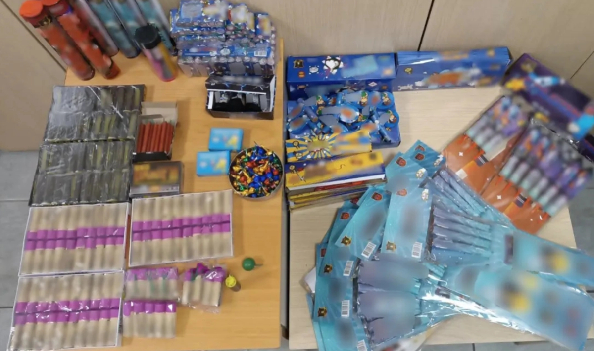 Χειροπέδες σε άνδρα στην Πέλλα: Πουλούσε εκατοντάδες παράνομα βεγγαλικά και κροτίδες