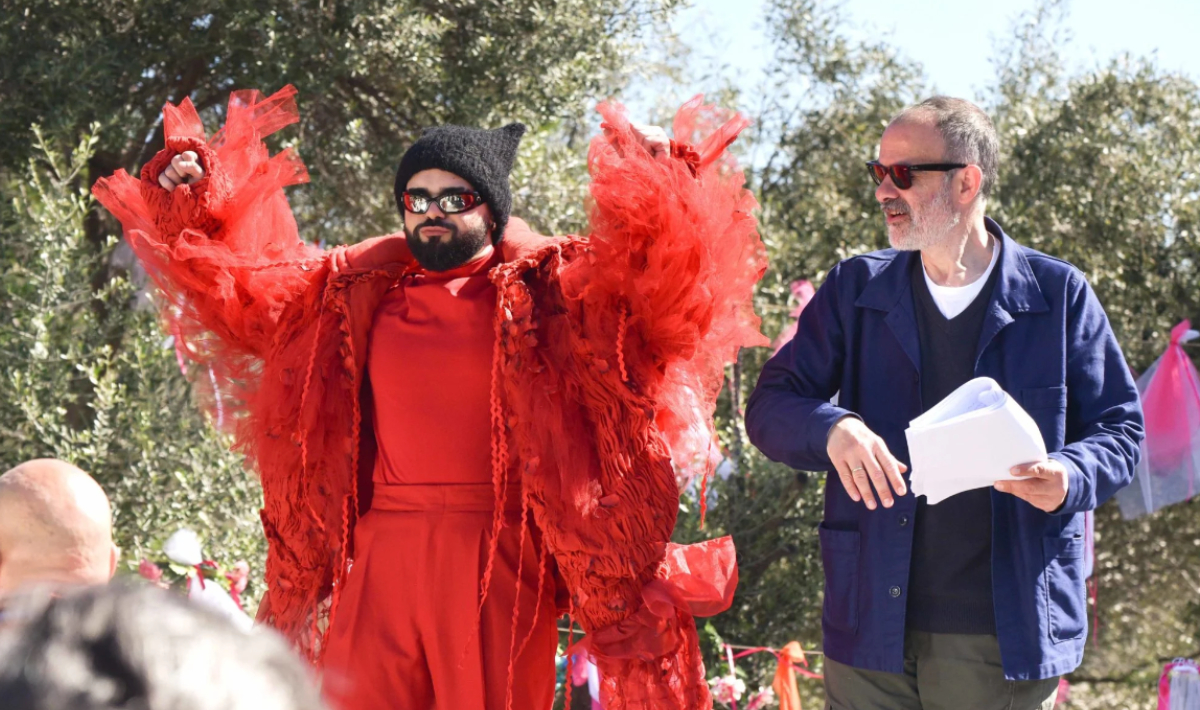 Ο Akylas θα εμφανιστεί σε μία από τις πιο γνωστές σειρές της σεζόν – Backstage φωτογραφίες