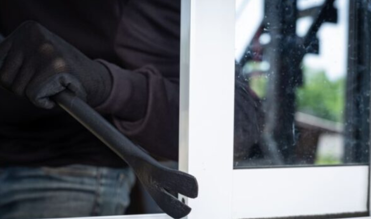 Βόλος: Απόπειρα διάρρηξης σε διαμέρισμα με κατσαβίδι – Ισχυρίστηκε ότι …έψαχνε έναν φίλο του