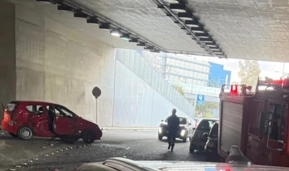 Σοβαρό τροχαίο στο Χαλάνδρι: Πυροσβεστικό όχημα συγκρούστηκε με ΙΧ (φωτο)