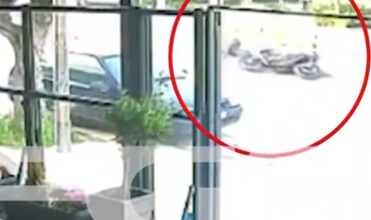 Καρέ – καρέ το σοκαριστικό τροχαίο στην Ηλιούπολη με θύμα 64χρονο