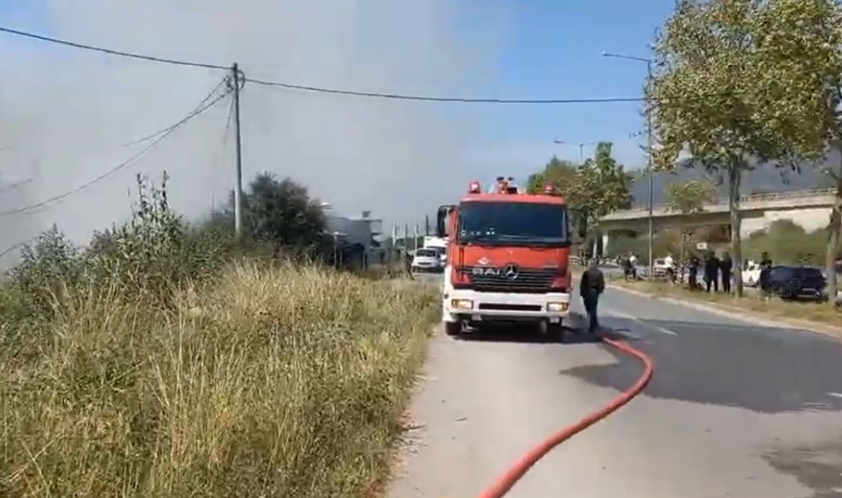 Πυρκαγιά ξέσπασε σε μάντρα οικοδομικών υλικών στην Καλαμάτα (φωτο,βίντεο)