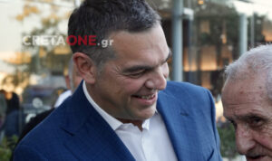 Στον γύψο η αριστερά… χείρα και το πείραγμα του Αλέξη Τσίπρα